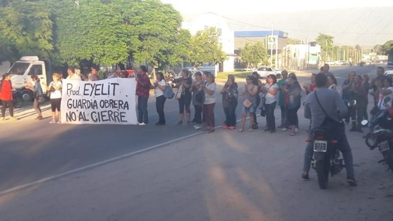 Continúa la guardia obrera