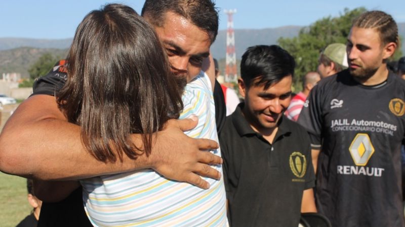 Lucía fue a felicitar a Los Hurones por su campaña