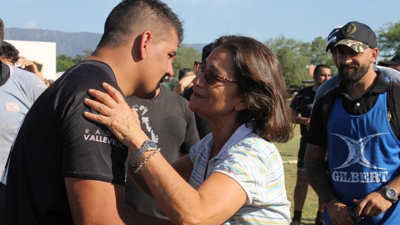 Lucía fue a felicitar a Los Hurones por su campaña