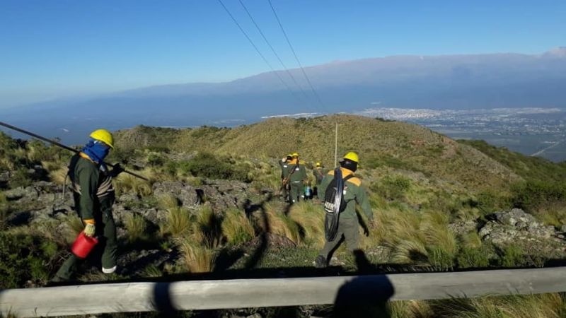 Intenso trabajo de operarios de la EC SAPEM en el cerro Ancasti