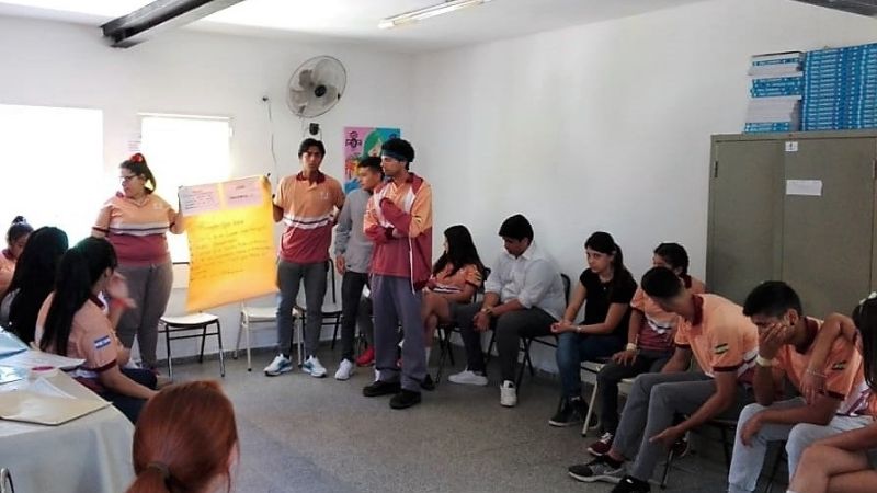 Talleres sobre consumo problemático de sustancias a alumnos de la Capital