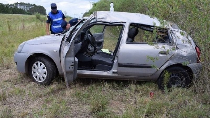 Perdió el control y volcó en Ruta N°33