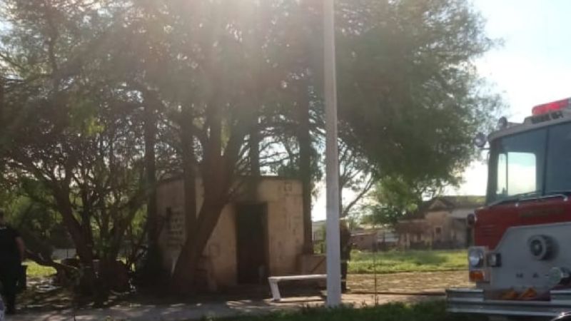 Se incendió el baño de una precaria vivienda