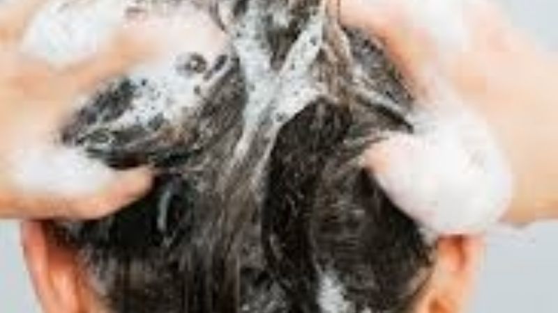 Prohíben la venta y el uso de un shampoo y un baño de crema