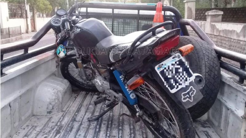 Aprehenden a un joven cuando conducía una moto robada