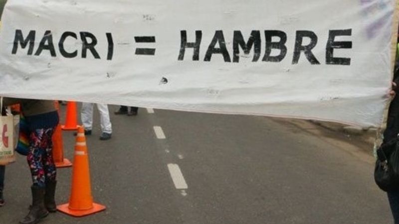 Protesta contra Macri piden alimentos en un supermercado