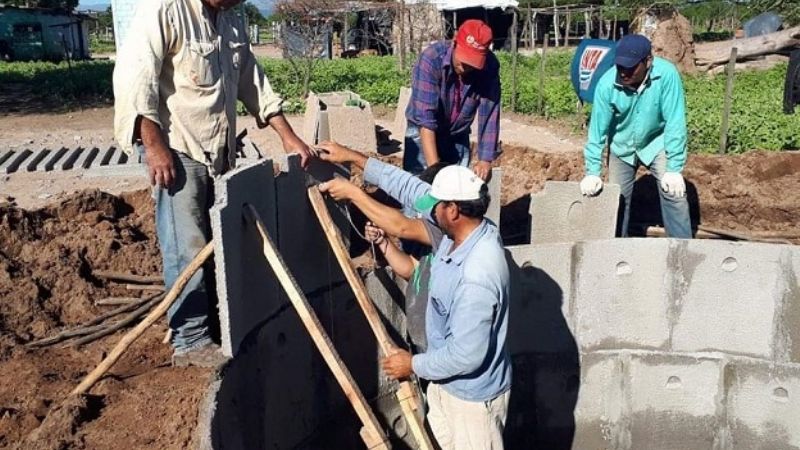 Construcción de cisternas en El Alto