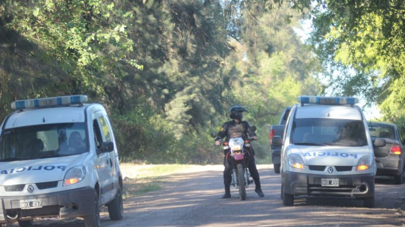 Un joven de 18 años ató a una perra en el monte, la violó y filmó el abuso