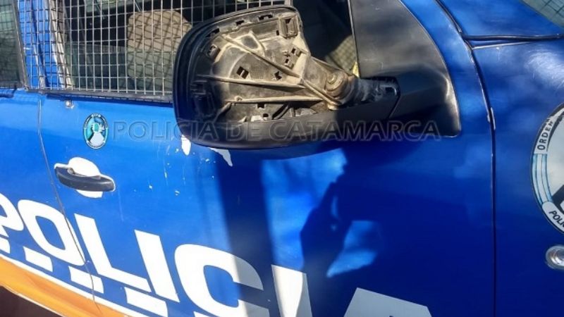 Agredieron a policías y dañaron un patrullero