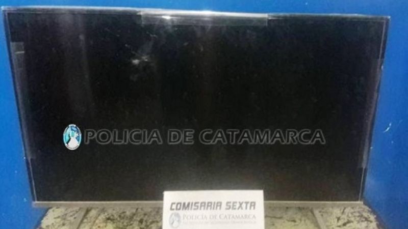 Compraron un tv, descubrieron que era robado, y lo devolvieron