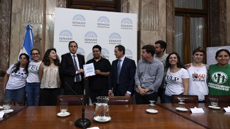 Lanzan la campaña para la ley de derechos de los estudiantes