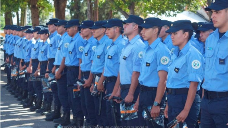 Entregan elementos a cadetes de la Policía