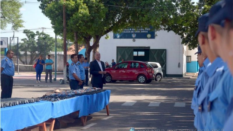 Entregan elementos a cadetes de la Policía