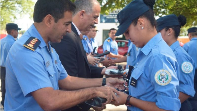 Entregan elementos a cadetes de la Policía
