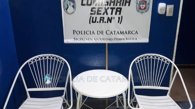 Robó un juego de jardín y lo dejó en un vecino de la víctima