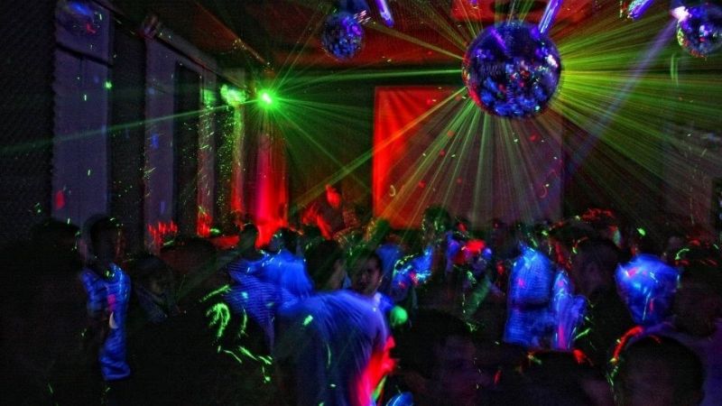 Agredió a un policía en un boliche