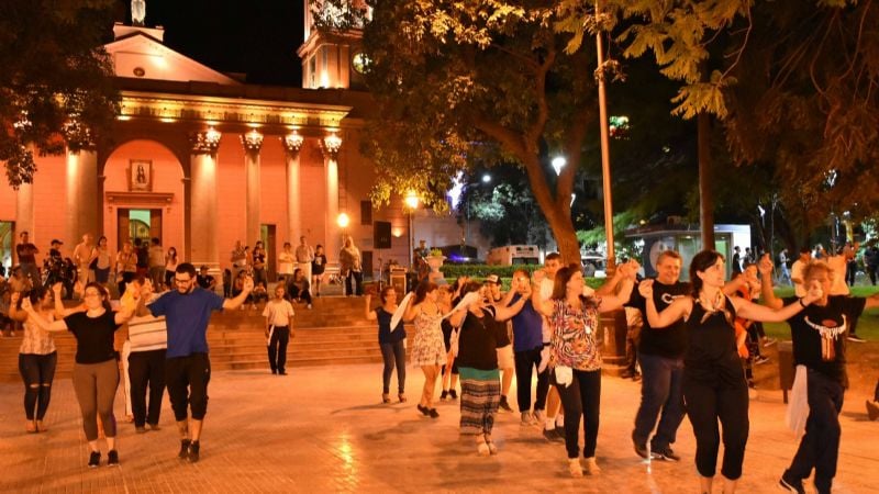 A base de folklore, el público consolida “Aquí Cultura Danza” cada viernes