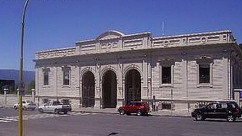 Mujeres amenazan con prenderse fuego