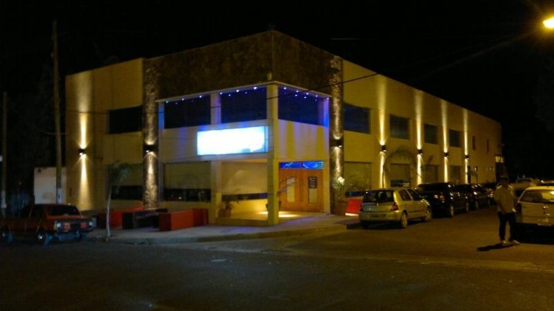 Dos aprehendidos por arrojar piedras contra un boliche