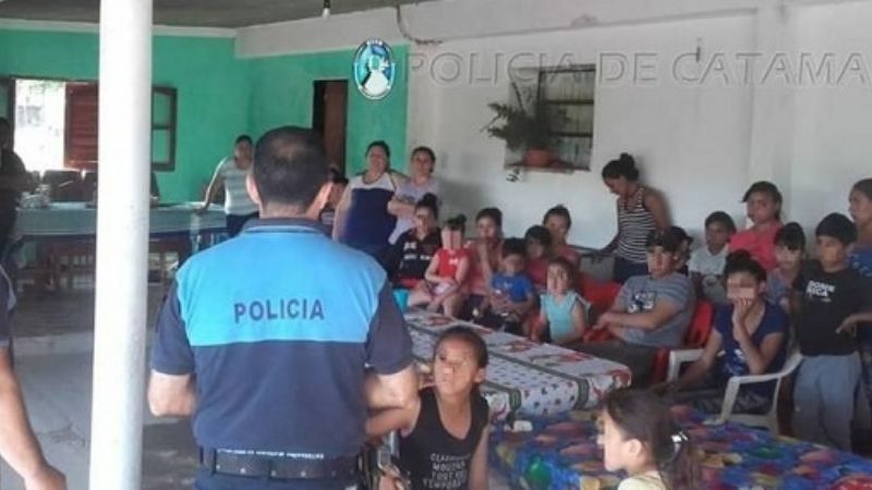 Policías brindaron una charla en un merendero