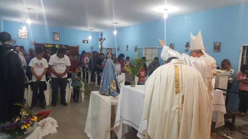 Procesión de la Virgen de la Medalla Milagrosa en el sur