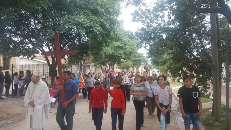 Procesión de la Virgen de la Medalla Milagrosa en el sur