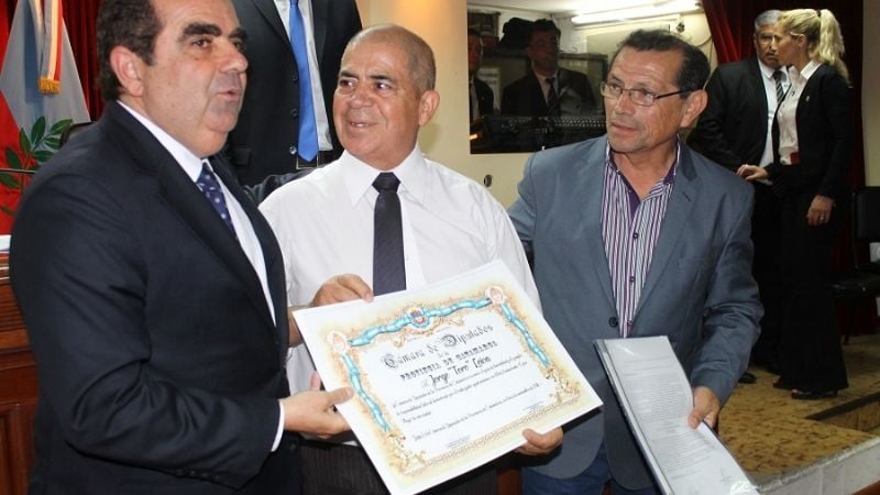 Reconocen al mozo “Torito” Leiva por gesto de honestidad