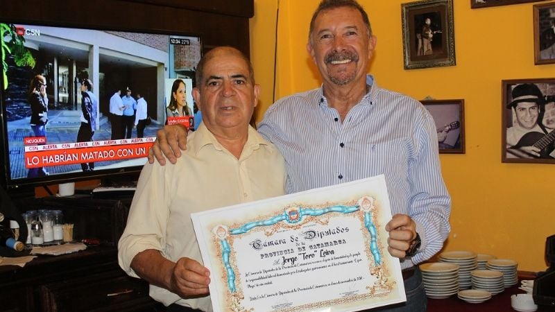 Reconocen al mozo “Torito” Leiva por gesto de honestidad