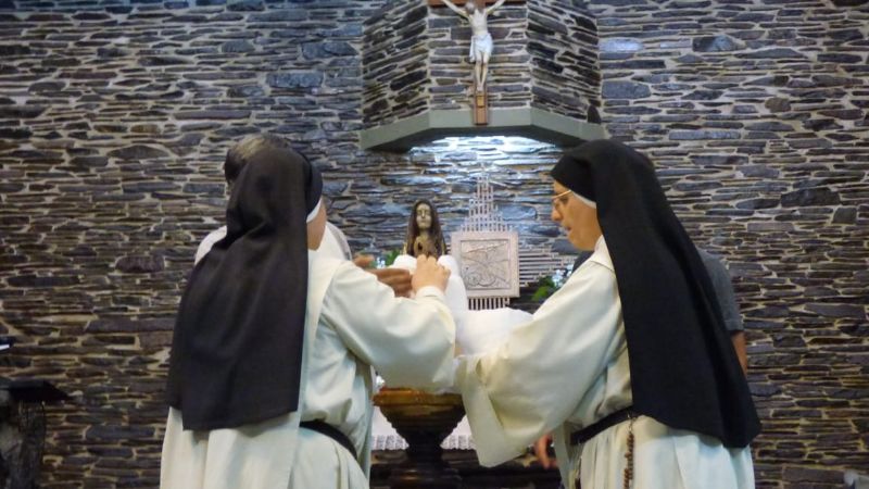 Por primera vez, el cambio de manto fue en el Monasterio de las Dominicas