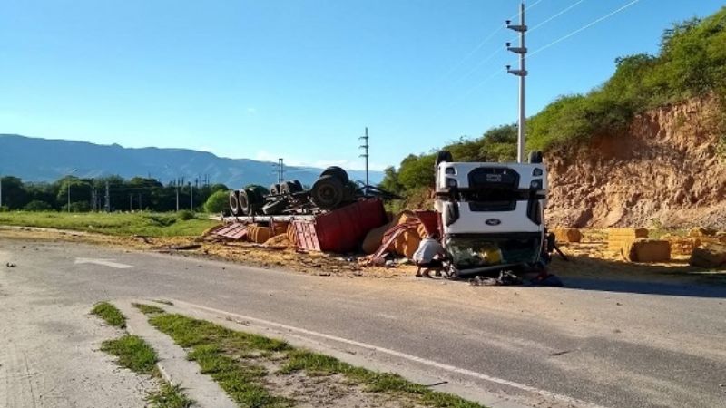 Volcó un camión cerca de La Merced