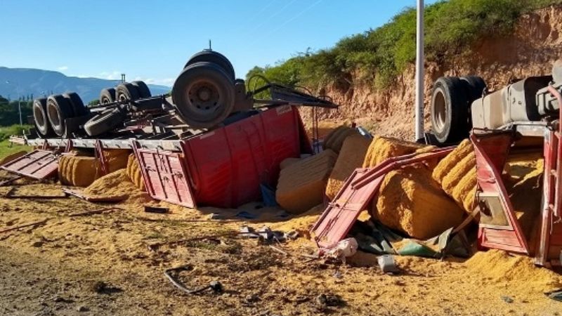 Volcó un camión cerca de La Merced