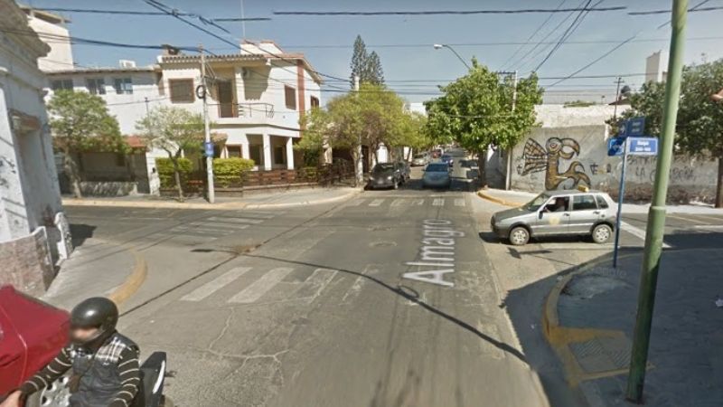 Al mando de una camioneta chocó a una moto y se dio a la fuga