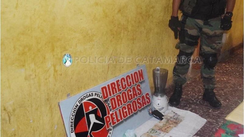 Policía irrumpió en kiosko de droga