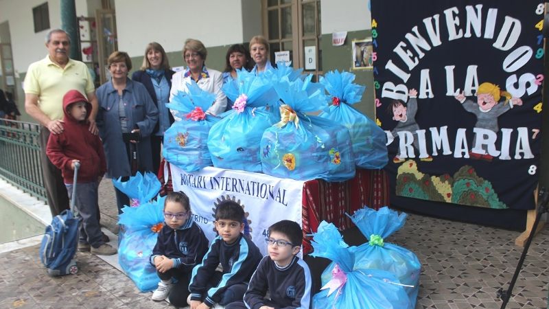 Alumnos de La Fray donaron pañales a la Maternidad