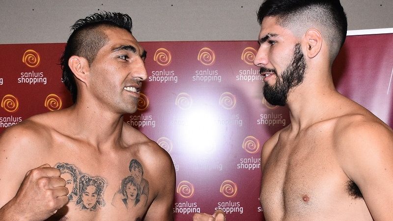 “El Flaco” Aumada defiende ante  “el Carozo” Martínez