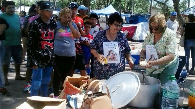 Servicio de comida en las fiestas marianas