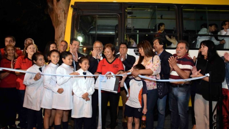 Senadores en la presentación del colectivo gratuito en Fray Mamerto Esquiú