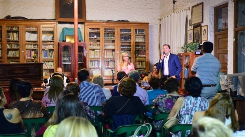 Poeta santamariano presentó "Caleidoscopio"