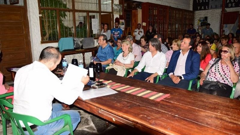 Poeta santamariano presentó "Caleidoscopio"