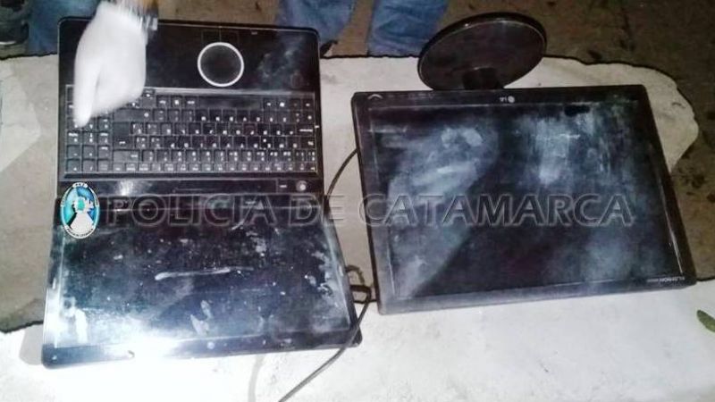 Ladrones escaparon de la policía y dejaron abandonado lo robado