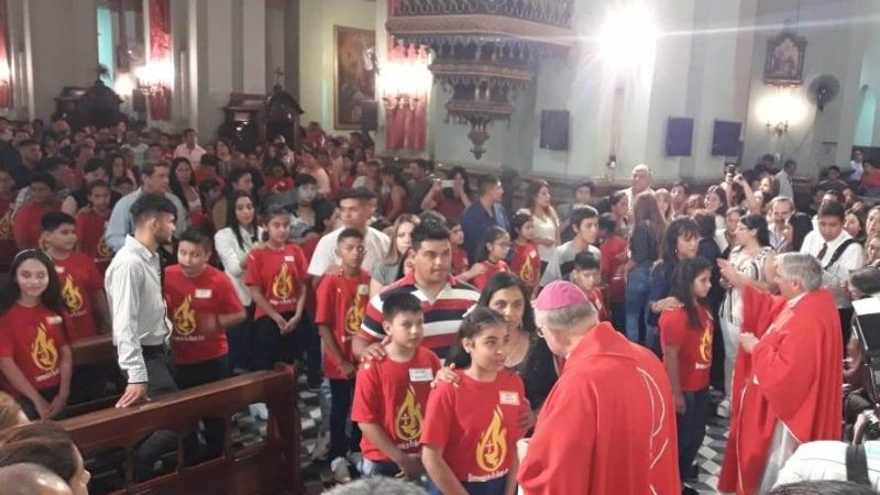 Unos 130 chicos recibieron la Confirmación en la Catedral