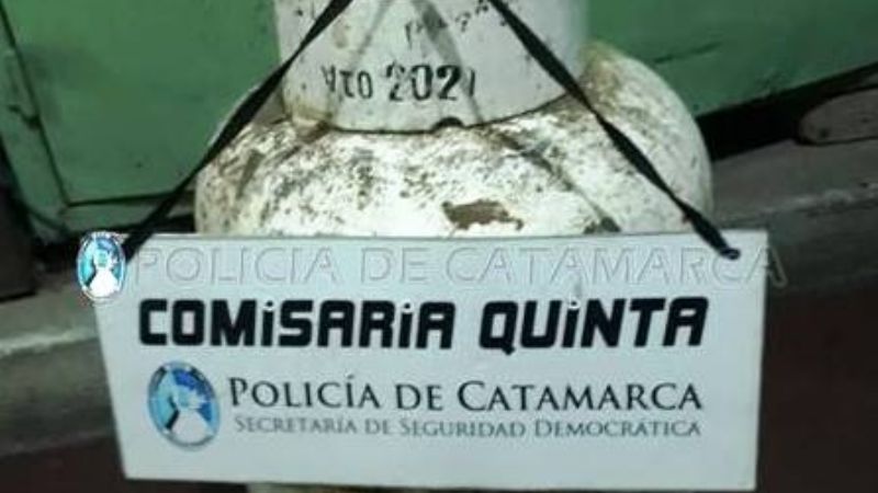 Remisero trasladó a dos ladrones a la comisaría, uno escapó