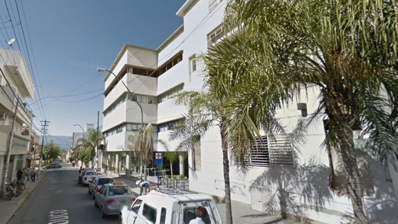 Mujer quedó encerrada en un ascensor en un sanatorio