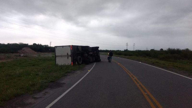 Volcó un camión con medicamentos en la ruta 157