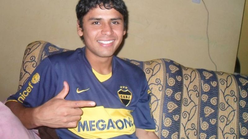 Homenajeó a su hijo fallecido con una tumba en forma de Bombonera