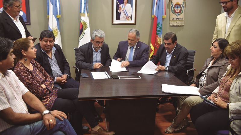 Empleados legislativos podrán cumplir tareas en Educación