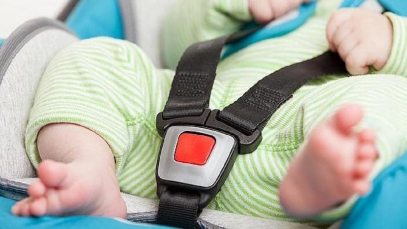 ¿Por qué están expuestos los bebés si quedan encerrados en el interior de un auto?