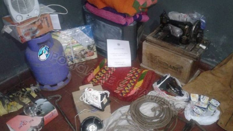 En persecución, arrestan a tres jóvenes que desvalijaron una casa