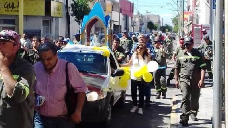 Municipales festejan su día con misa y peregrinación