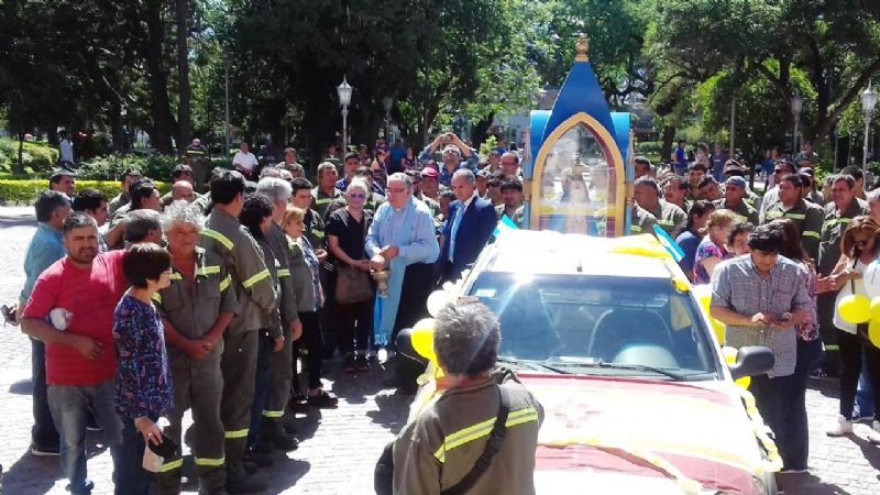 Municipales festejan su día con misa y peregrinación